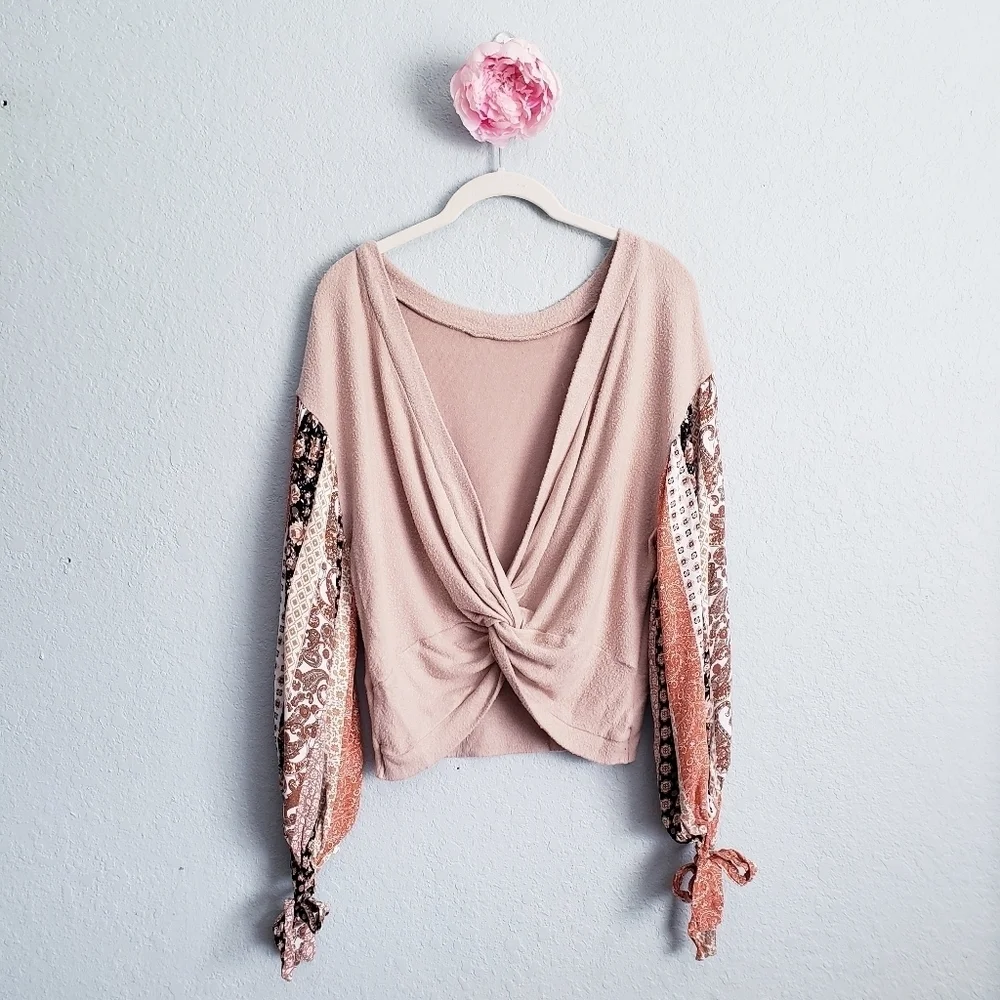 Illa Illa Bohemian Floral Mixed Media Ballon Sleeve Twist Back Knit Top